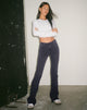 IMMAGINE dei jeans sfrangiati a vita bassa in nero vintage