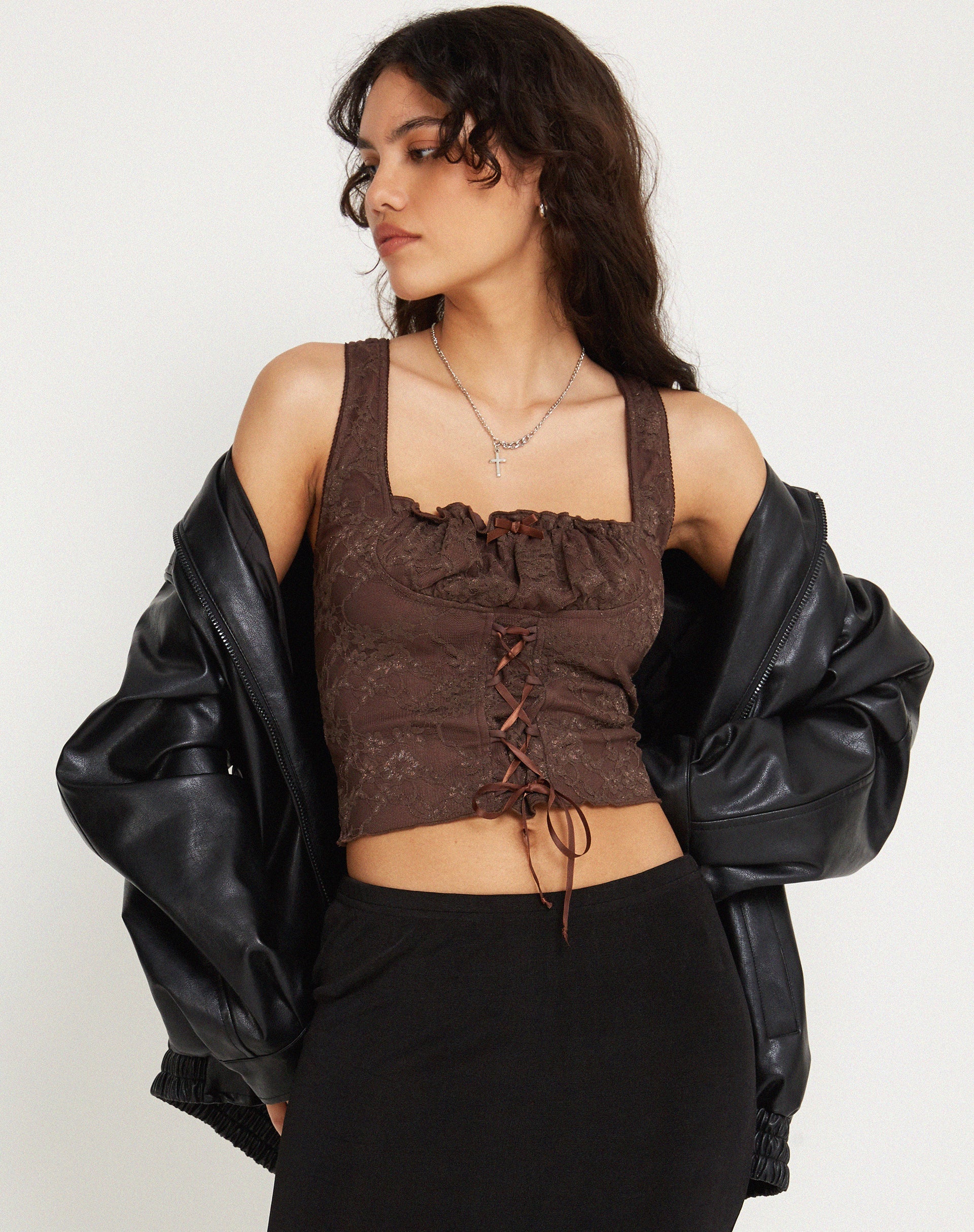 immagine di Asahi Crop Top in pizzo marrone castagna