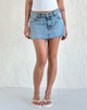 Immagine di Mini gonna in denim con orlo a vivo e lavaggio blu vintage