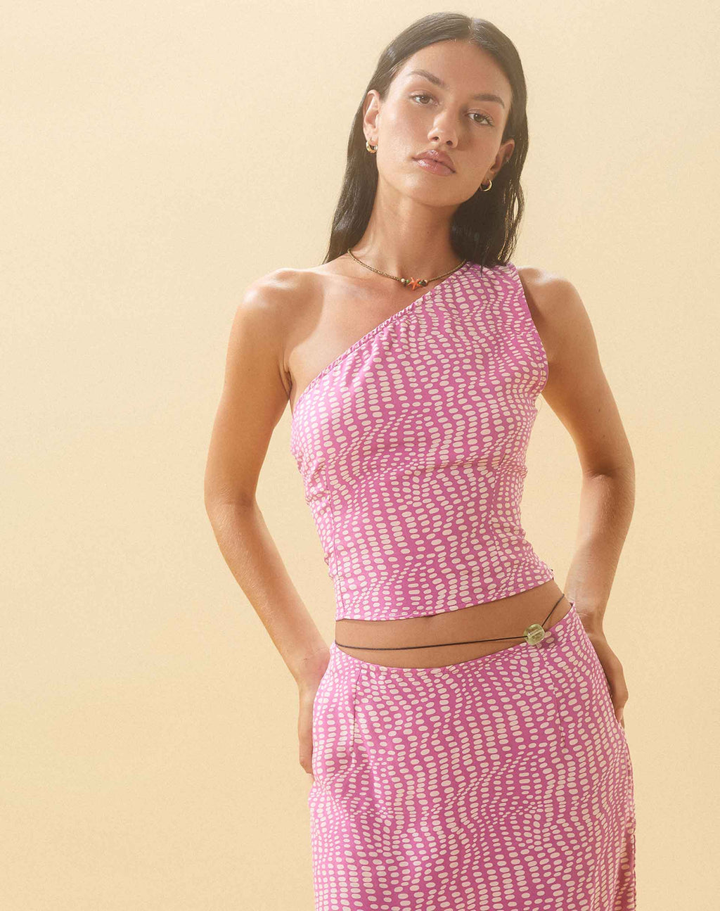 Top monospalla Bayan in viola a pois ondulati