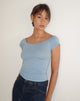 immagine di Charya Off Shoulder Top in blu Nantucket