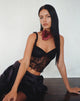 Immagine di Emilia Lace Frill Gilet Top in nero