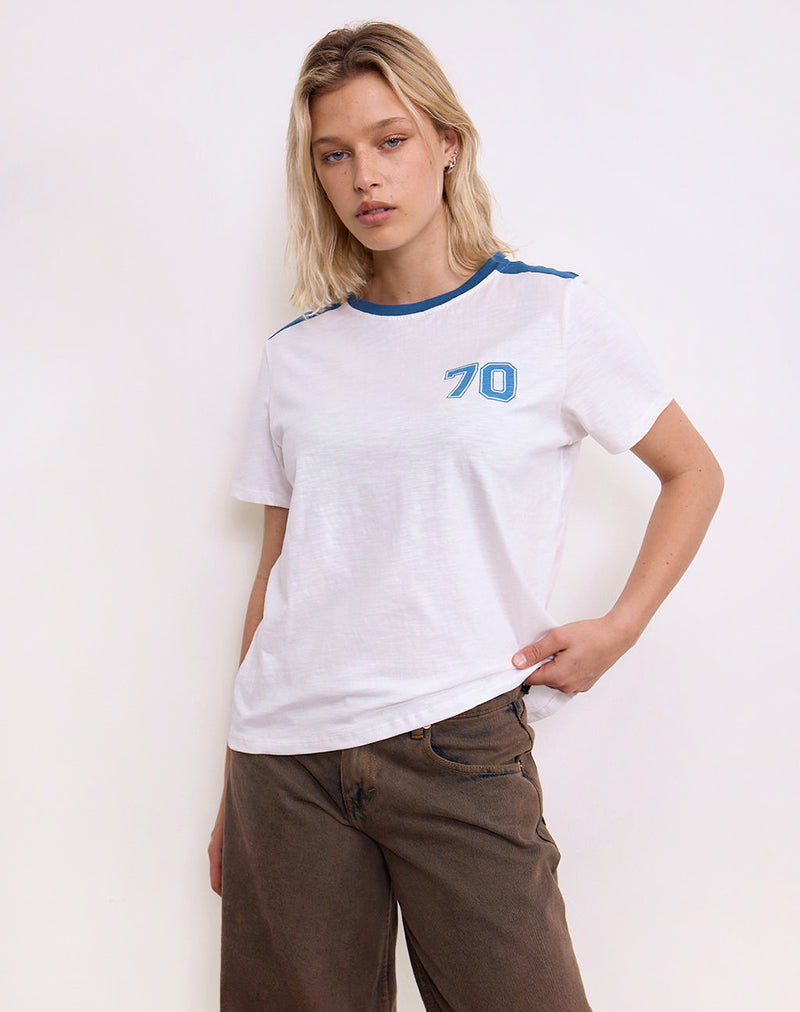 Top Jihan in bianco sporco con bordatura blu mediterraneo