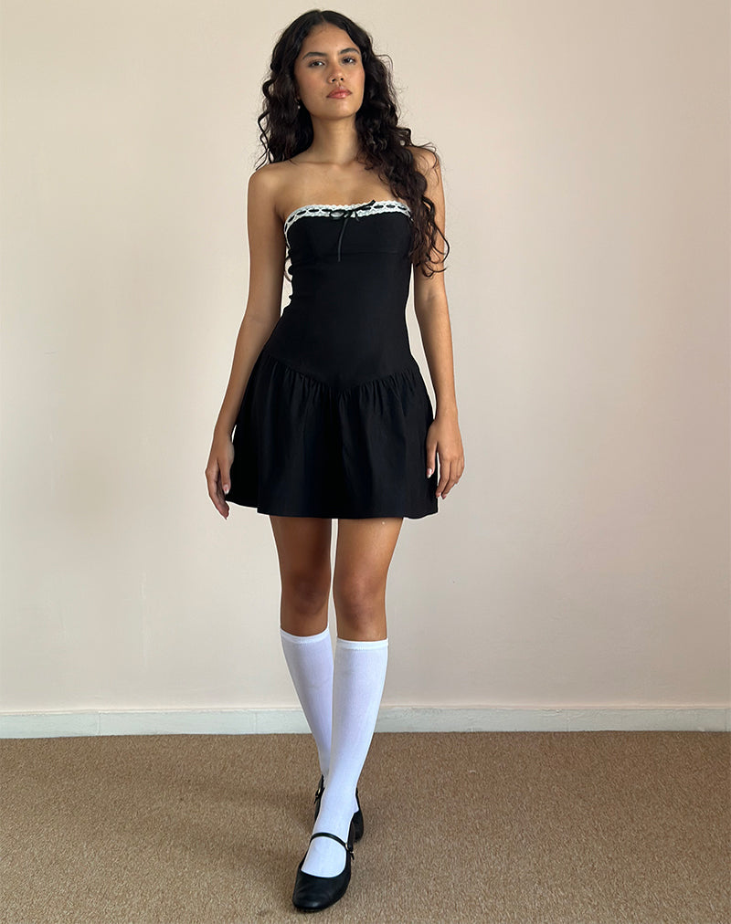Mini abito Manisha in nero con finiture bianche