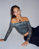 IMMAGINE DI Nagini Top bardot a maniche lunghe in blu paisley