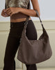 Immagine della borsa grande marrone con borchie