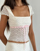 Immagine di Sherine - Top in pizzo color crema con rilegatura rosa