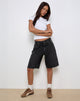 Immagine di Pantaloncini skater a vita bassa in denim lavato nero grigio