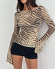 Immagine di Tineko Off Shoulder Long Sleeve Top in Wild Animal Neutral