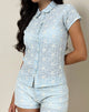 Immagine della blusa Winaya in broderie blu ghiaccio