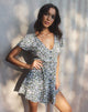 Immagine di Sahara Tea Dress in campo floreale Olive