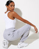Immagine di Bamal Jogger in Lunar Rock con etichetta Motel Work Clothing Embro