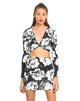 Immagine di Motel Kira Twist Front Crop in tonalità floreale nero bianco