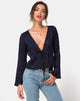Immagine della blusa Merida in raso rosa navy