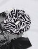 Immagine di XL Scrunchie in 90s Zebra