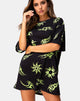Immagine di Sunny Kiss Tee in nero con ripetizioni tribali