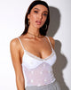Immagine di Yenika Crop Top con ricamo a margherita bianco e pizzo bianco