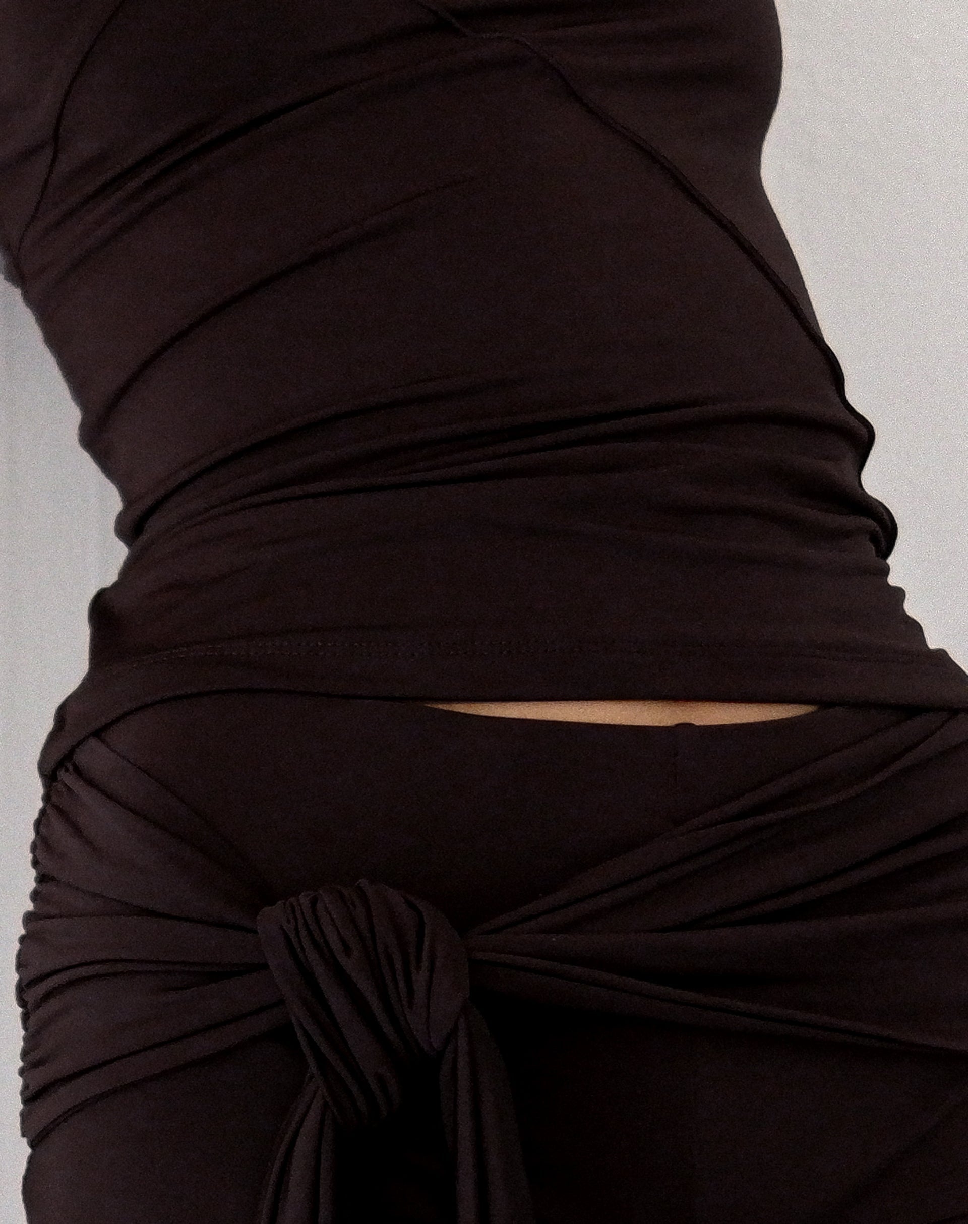 Immagine di Effy Pantaloni Capri con cintura in vita in Mocca