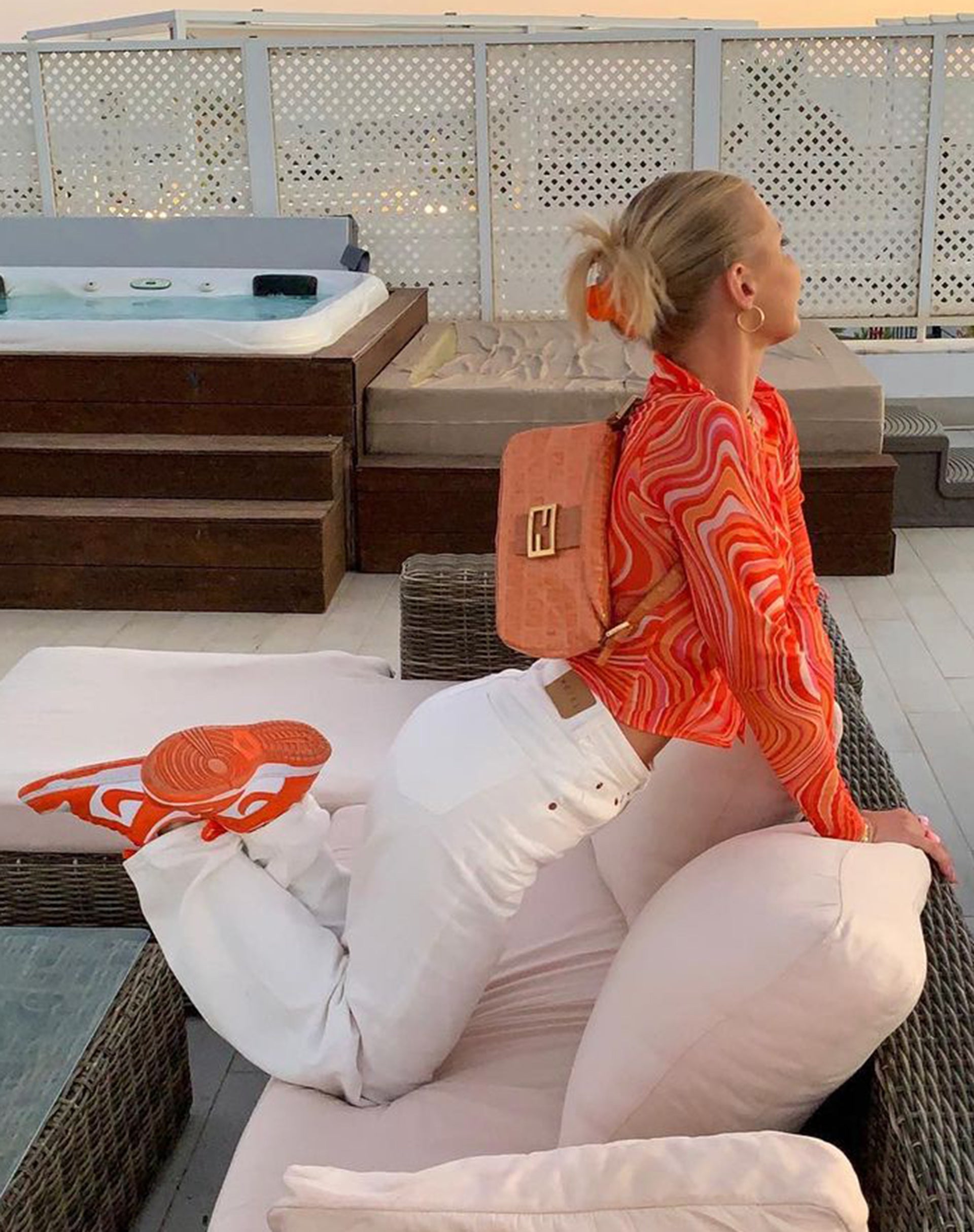 Immagine di Motel X Barbara Kristoffersen Kelly Shirt in 70s Ripple Tangerine