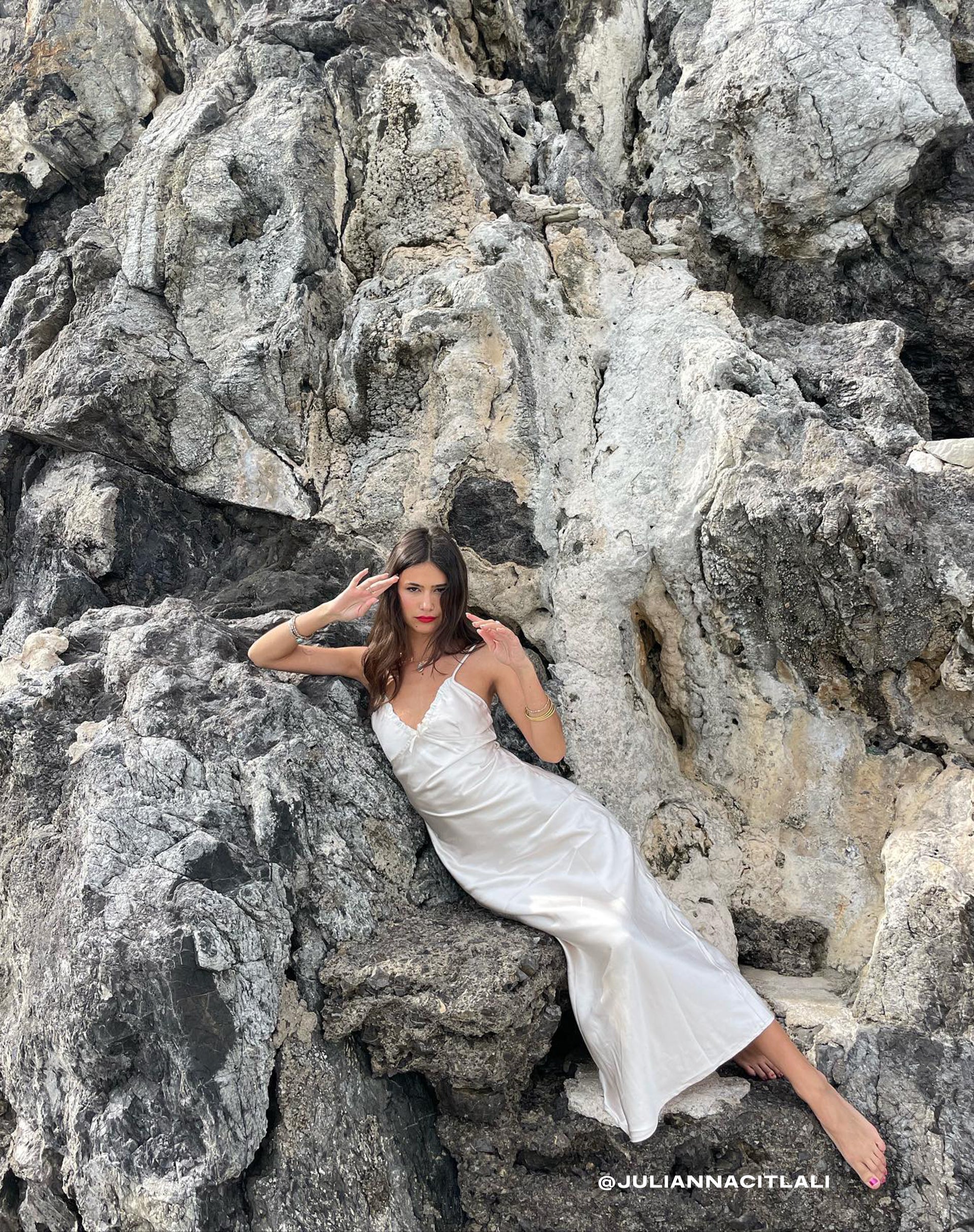 immagine di Padil Midi Dress in raso perlato avorio