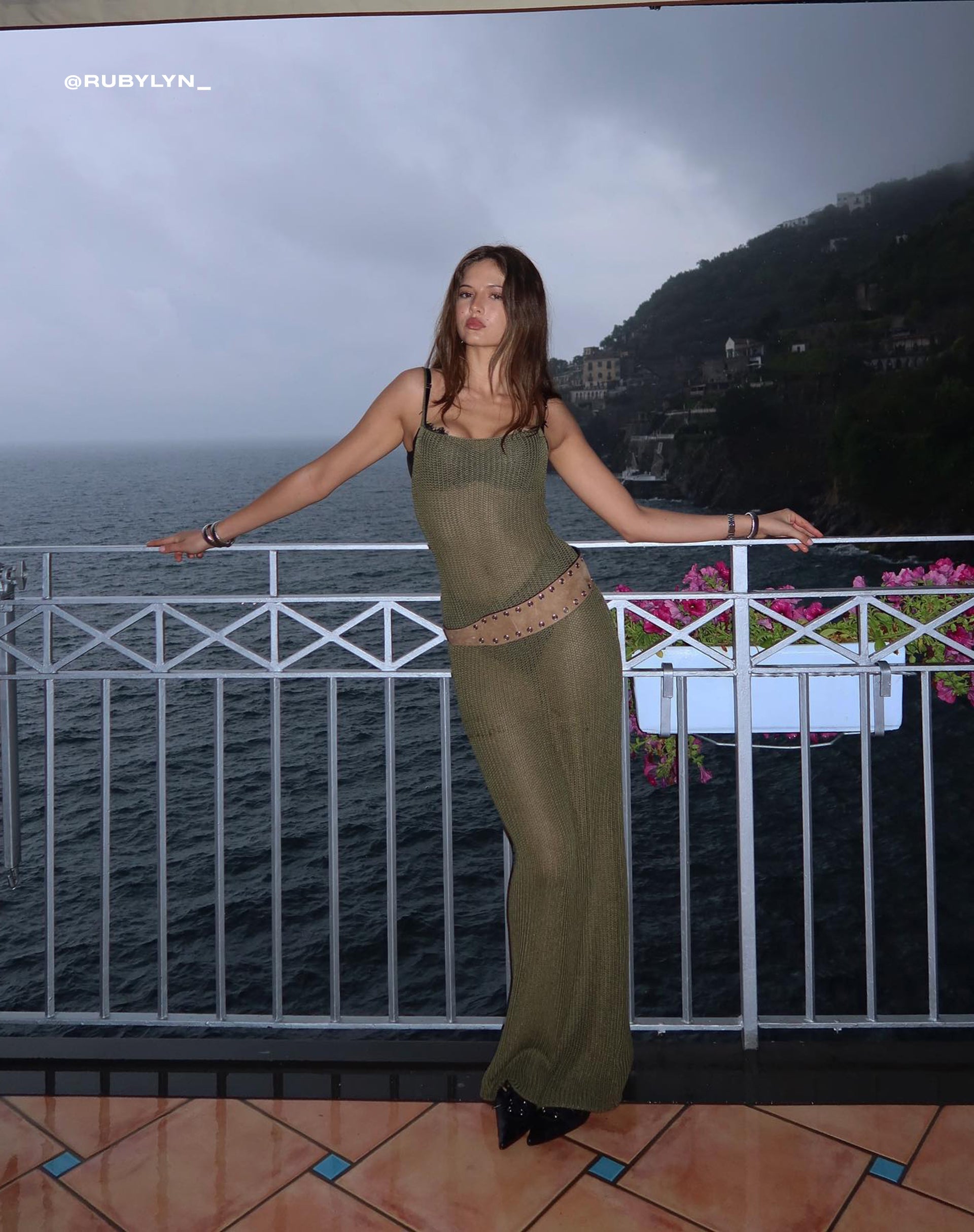 Immagine di Norila, maxi abito in maglia color oliva