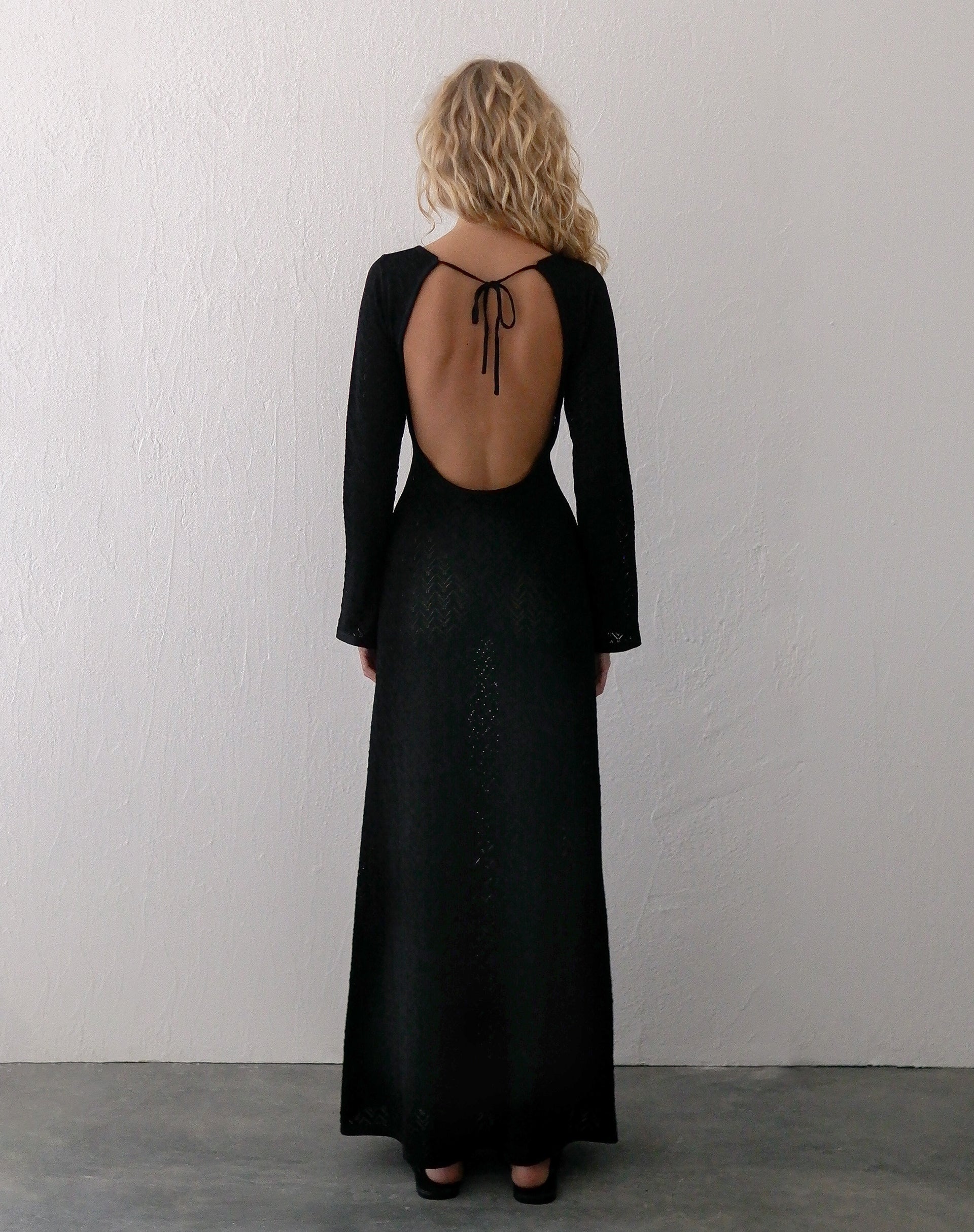 Immagine di Jadie Open Back Maxi Dress in nero