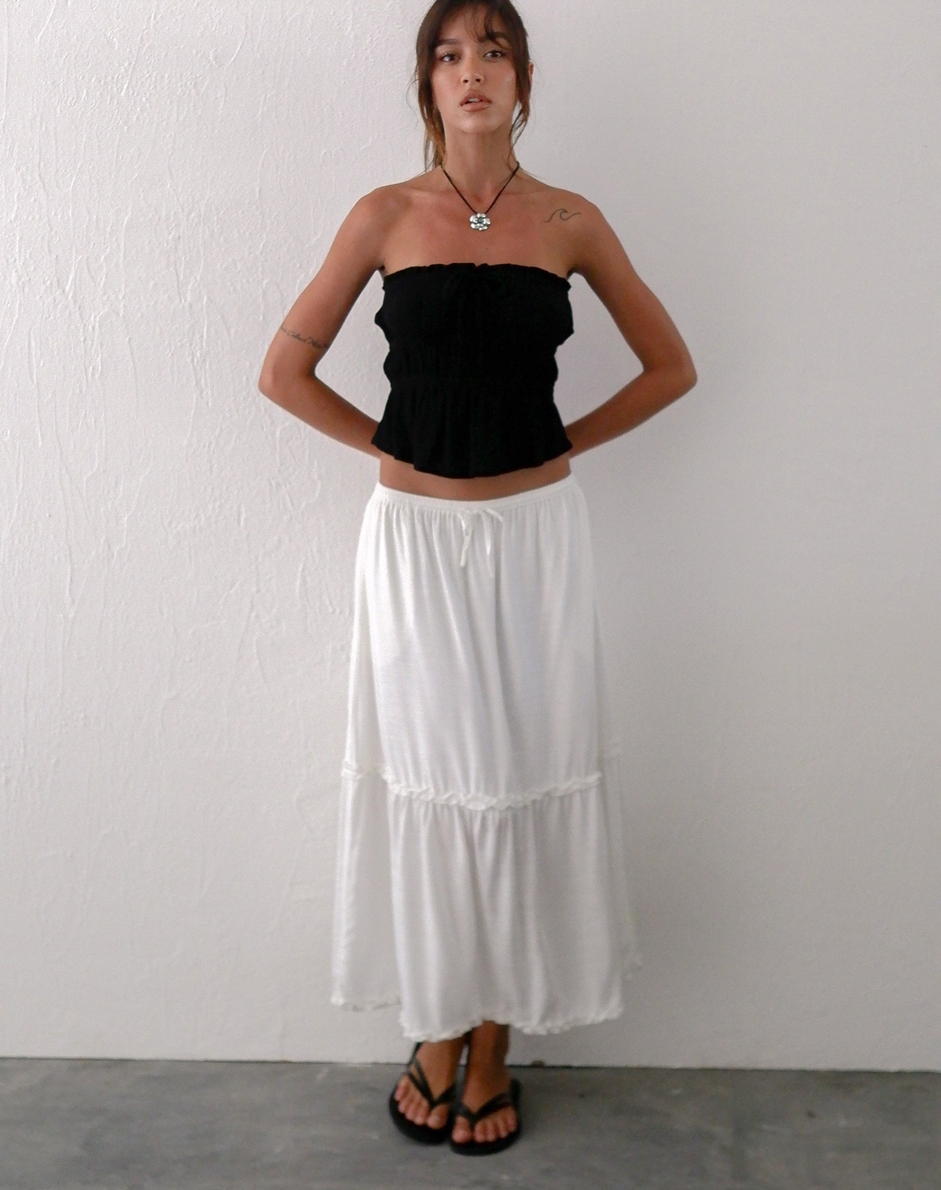 Immagine di Iyana Midi Skirt in bianco sporco