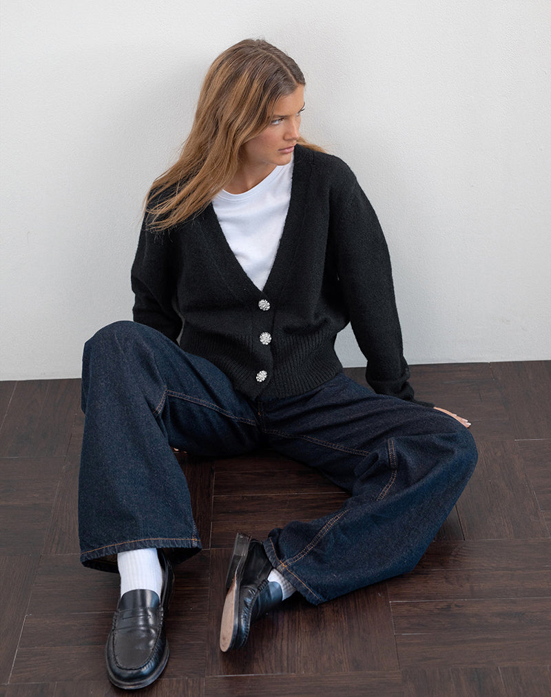 Immagine di Acera Cardigan in maglia nera con bottoni a fiore d'argento