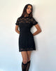 Immagine di Adele Mini Tea Dress in pizzo nero Jasmine