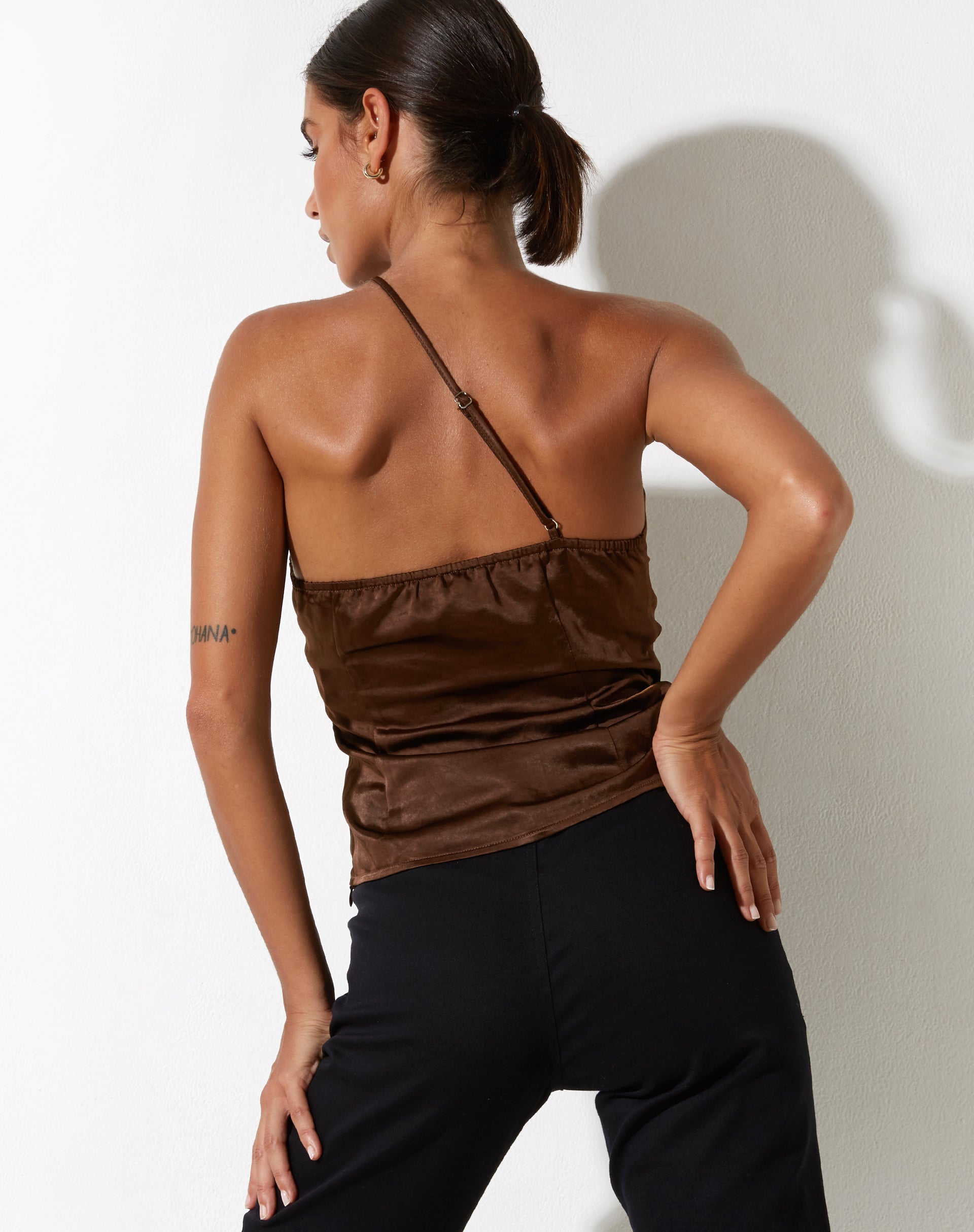 Adiba Crop Top in marrone satinato
