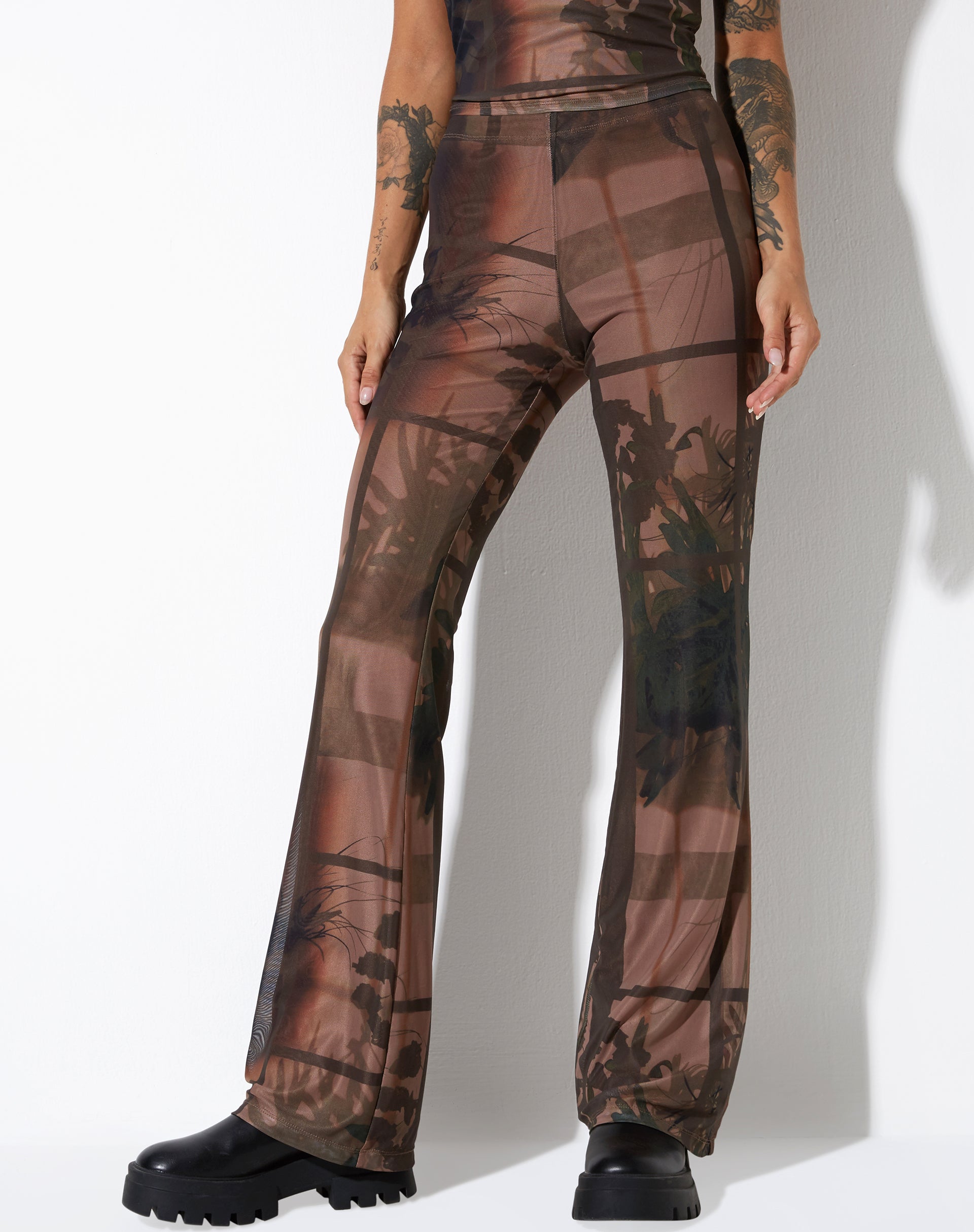 immagine di Agosta Flare Trouser in Photo Brown