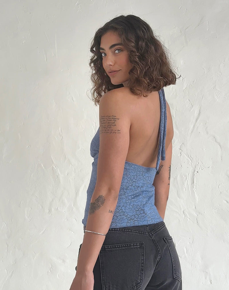 Immagine di Aksa Top con scollo a mezzaluna in pizzo blu chiaro di luna con rose