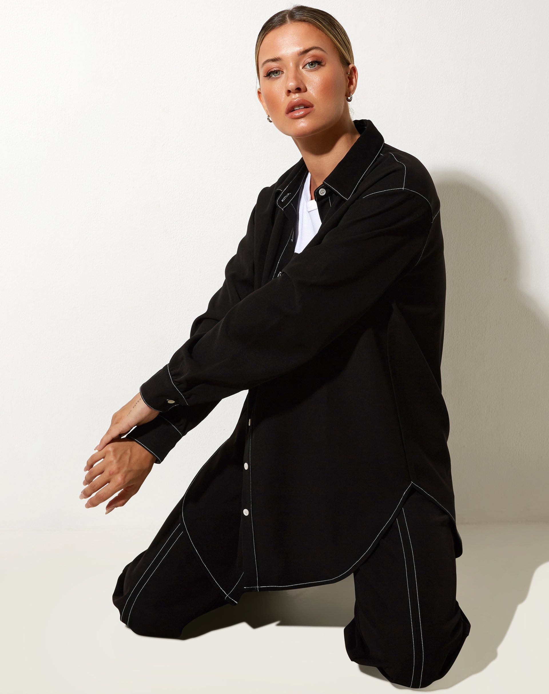 immagine del pantalone Albus in nero con punto bianco
