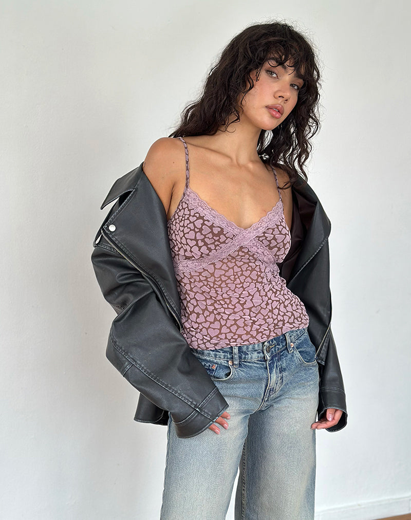 Immagine di Alcesta Top in maglia flock marrone con stampa cuore rosa