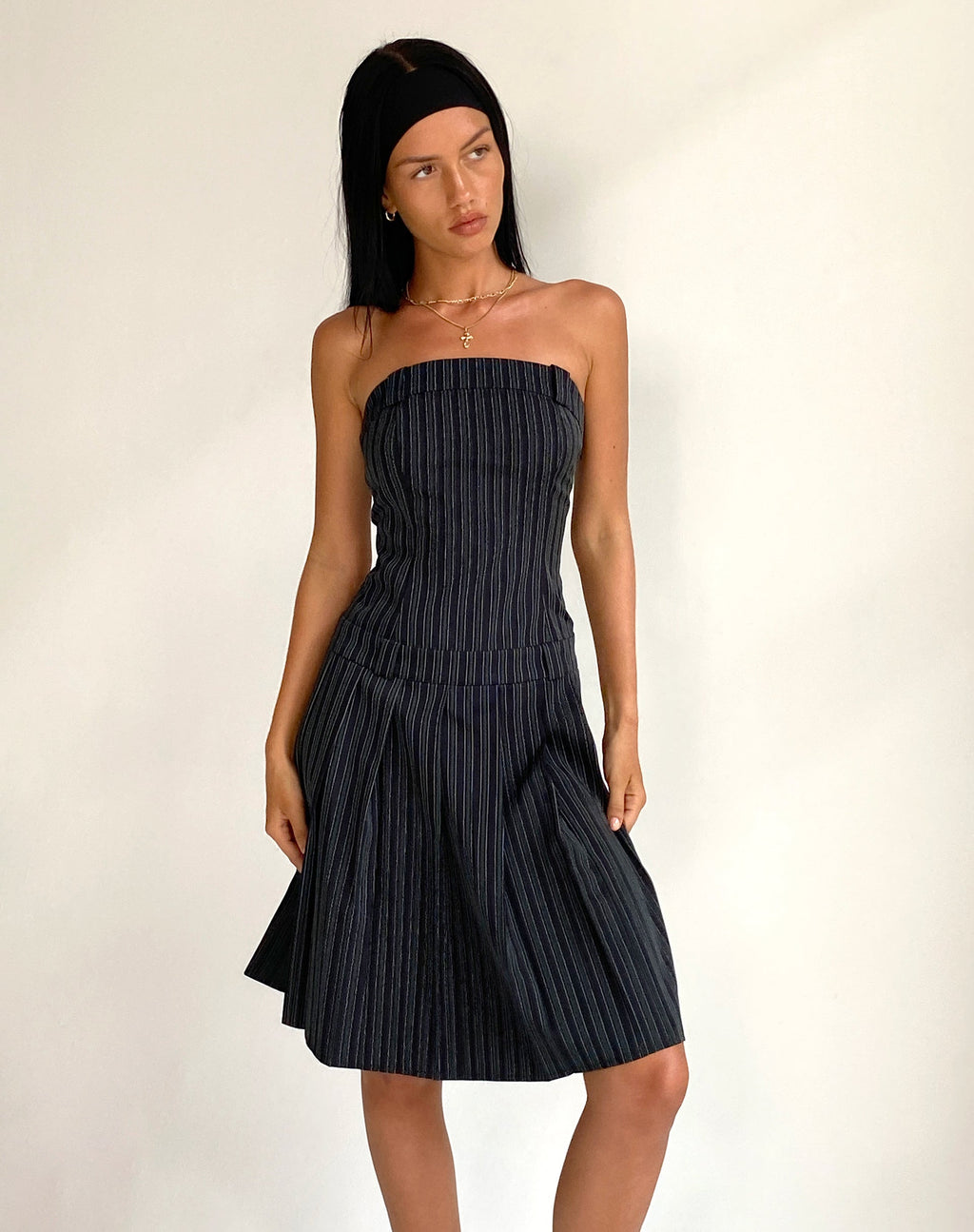 Aldari Vestito midi a fascia in gessato nero sartoriale