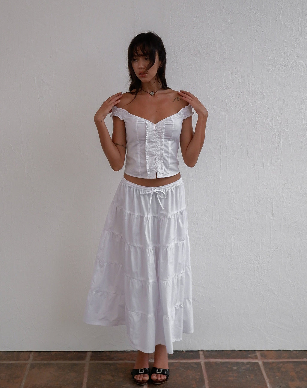 Izumi - Gonna midi a pieghe in popeline bianco
