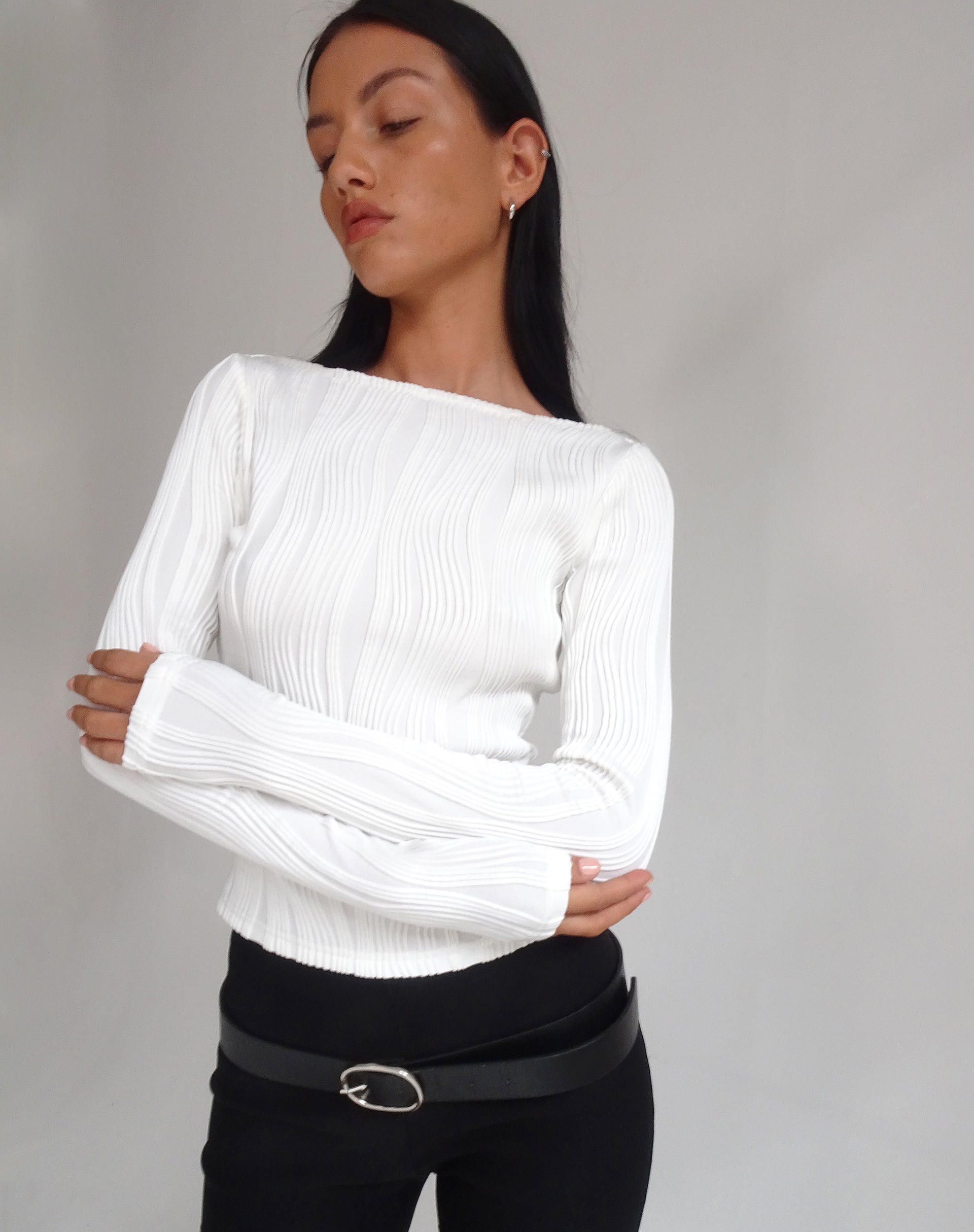 Immagine di Amabon Crop Top a manica lunga in bianco stropicciato