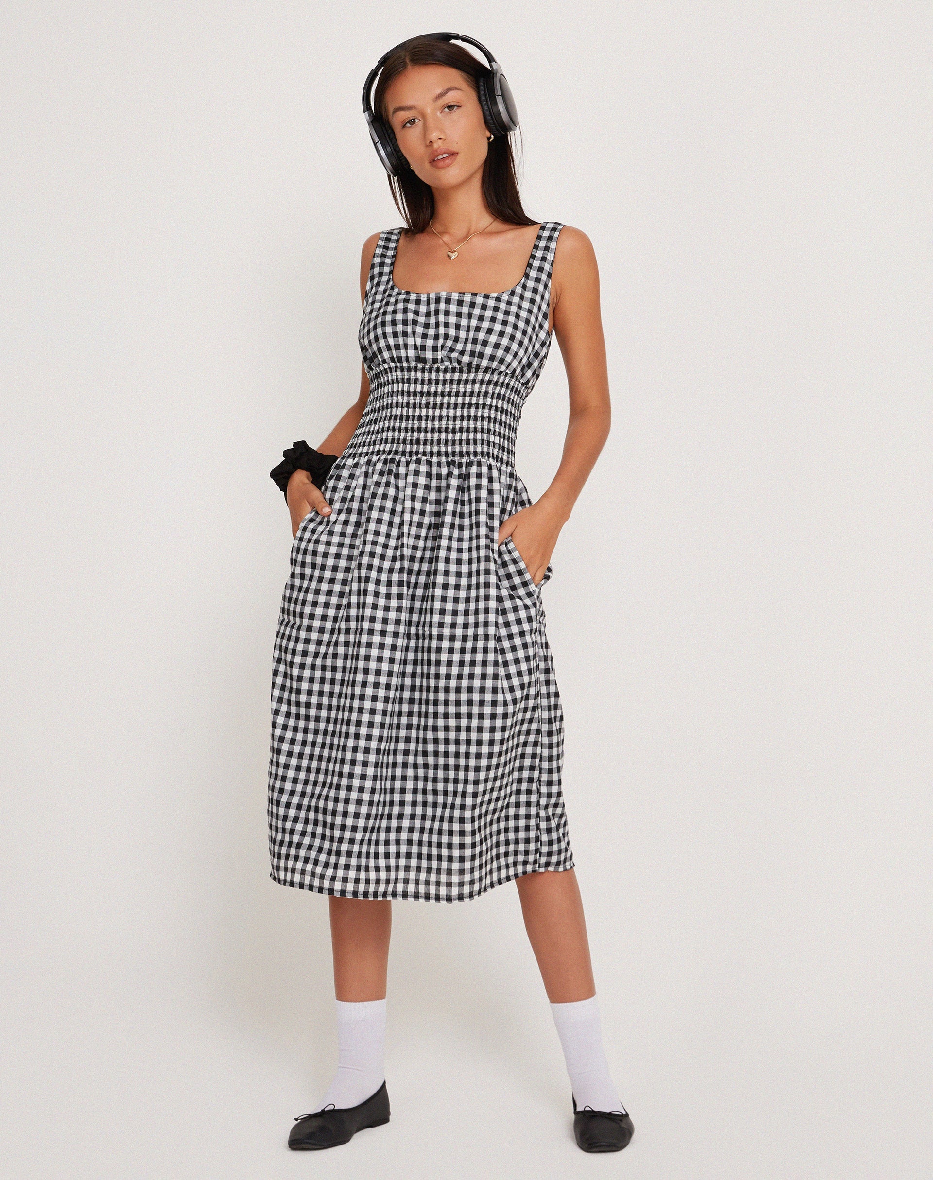 Immagine di Ambrose Midi Dress in Gingham bianco e nero