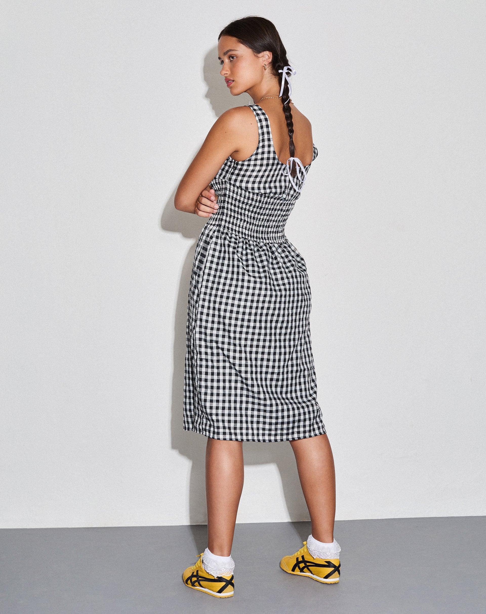 Immagine di Ambrose Midi Dress in Gingham bianco e nero