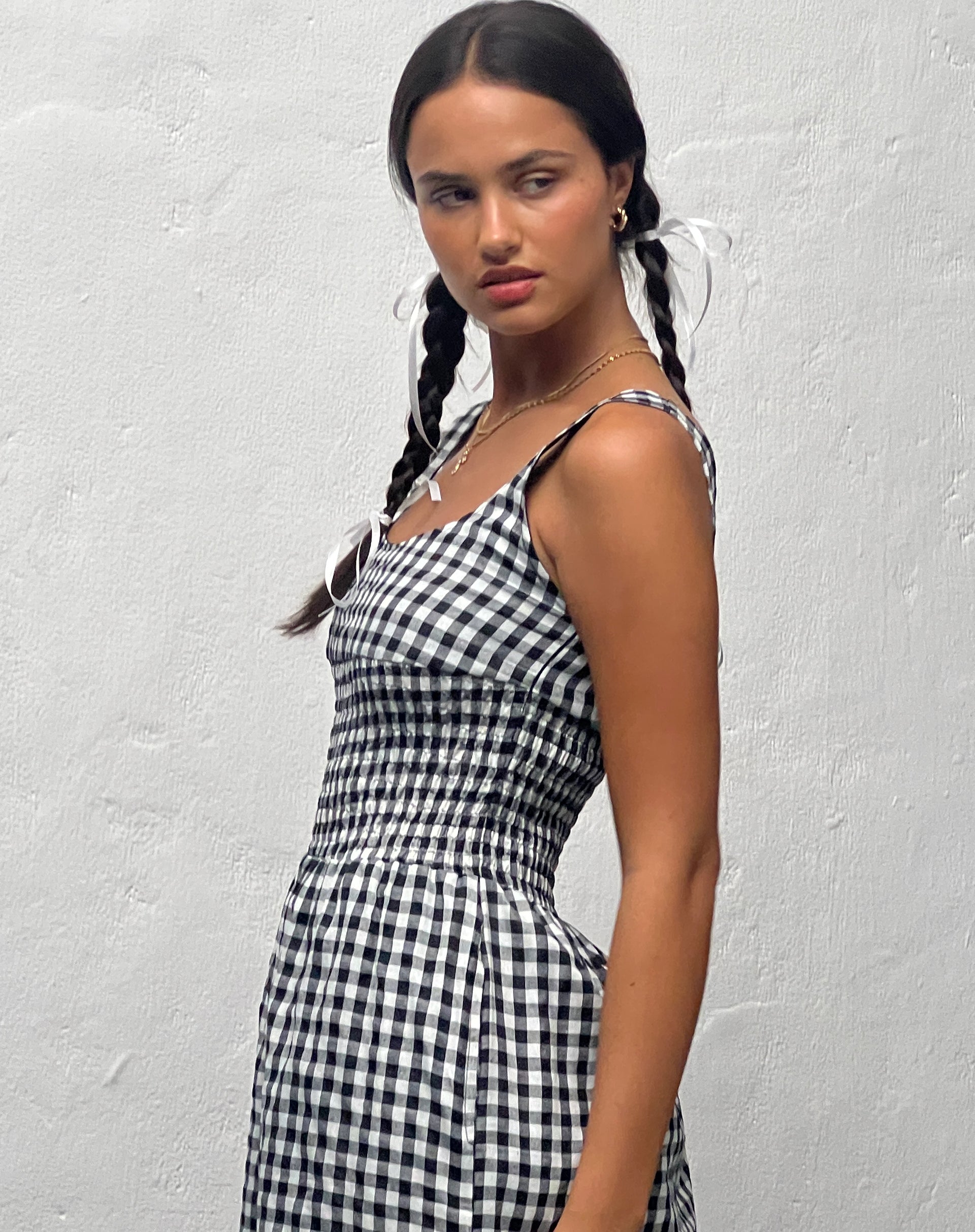 Immagine di Ambrose Midi Dress in Gingham bianco e nero