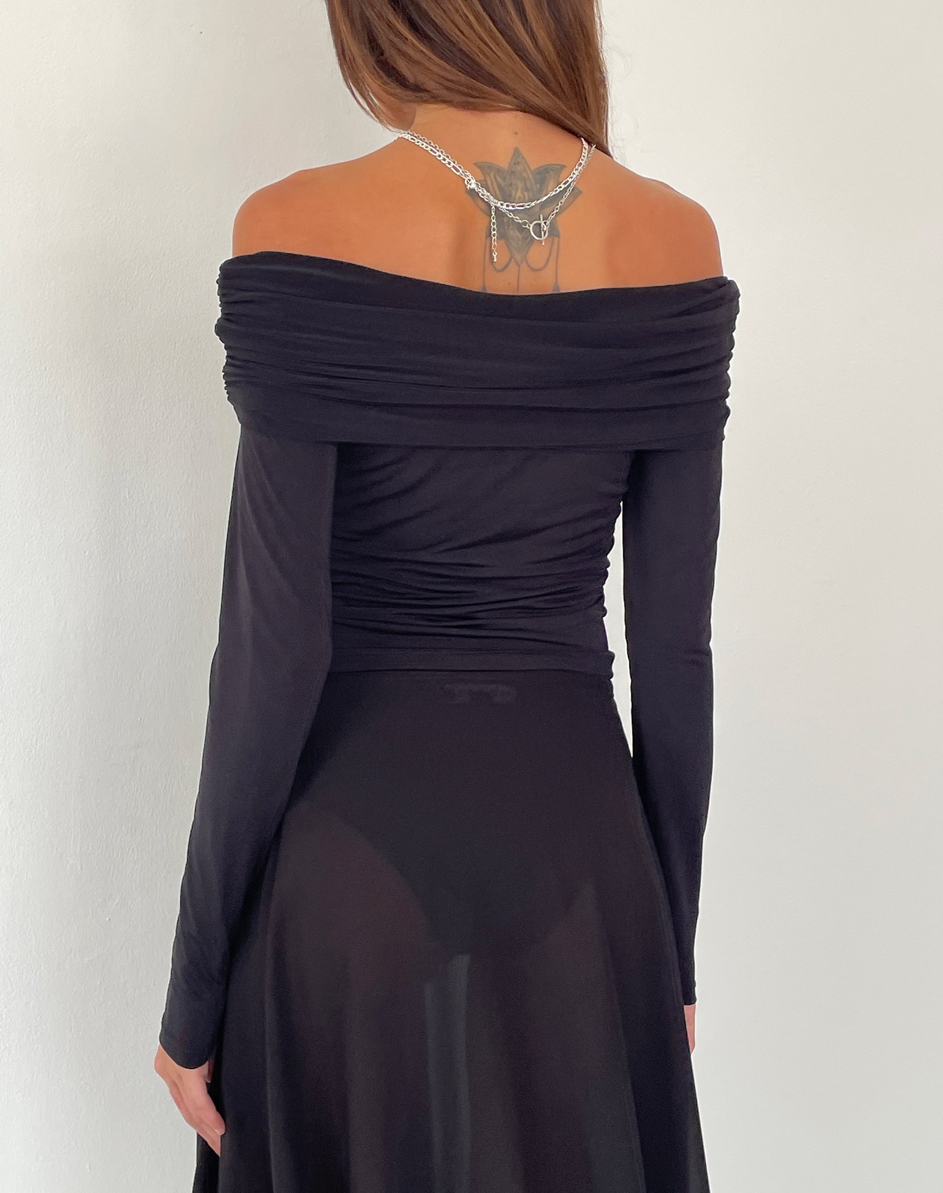 Immagine di Andi Top Bardot a maniche lunghe in nero lucido
