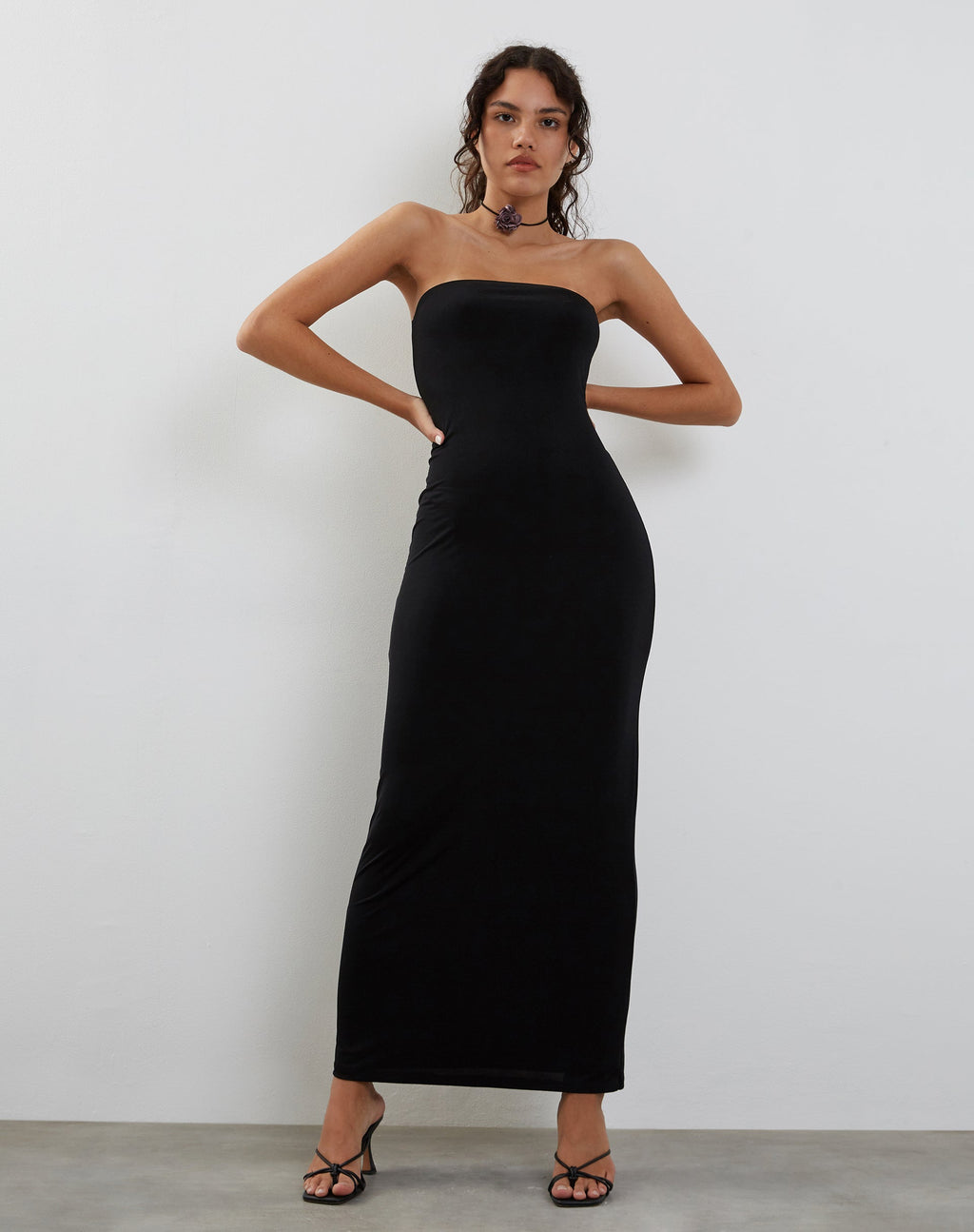 Annalise, maxi abito a fascia in nero