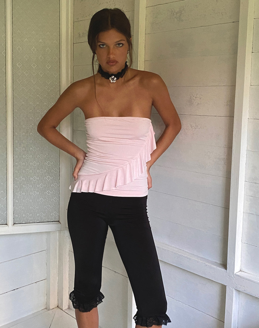 Top a fascia con volant di Baylin in rosa baby