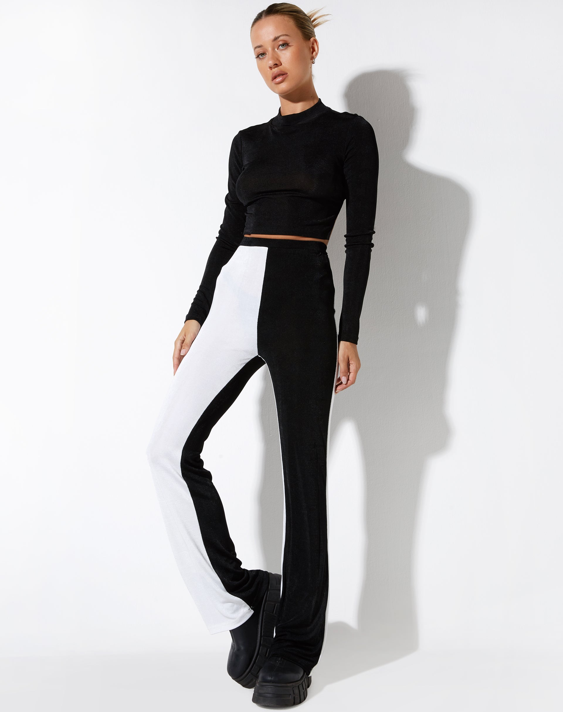 immagine dei pantaloni Anson in crepe bianco e nero