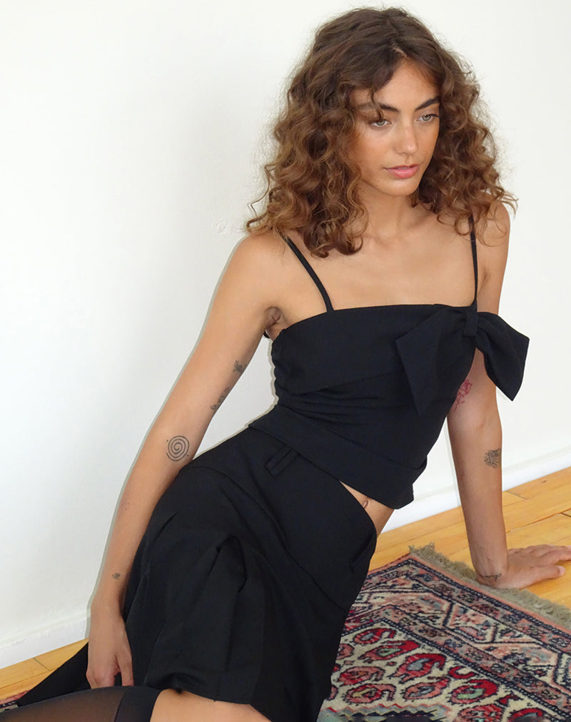 Immagine di Antlia Bow Cami Top in Nero Sartoriale