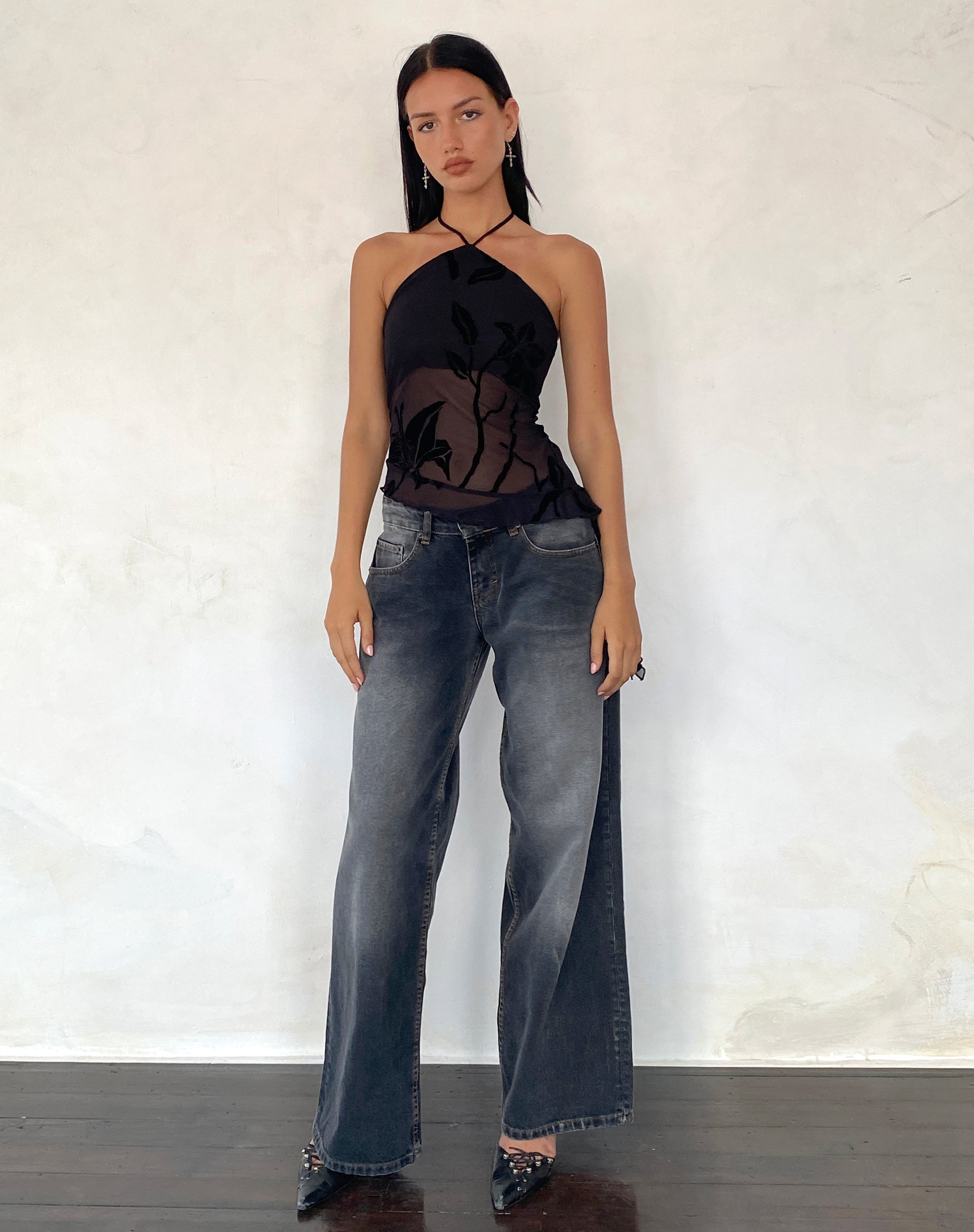 Immagine del top Arabella con collo alto in Orchidee Flock Nero