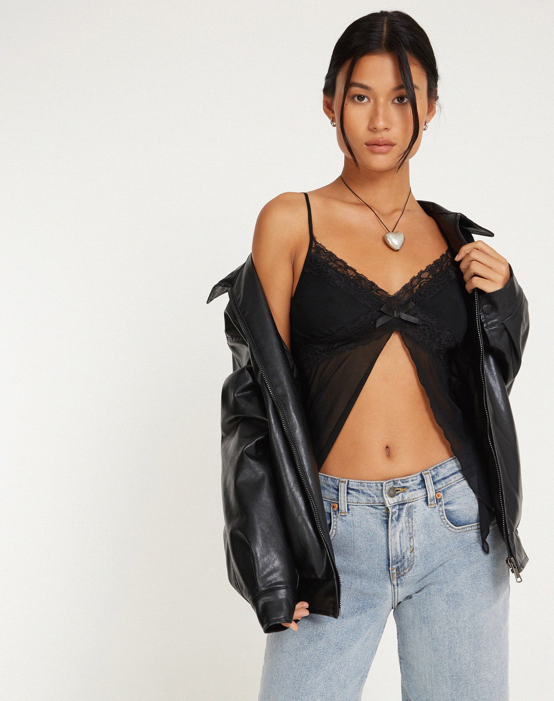 immagine di Ariela Butterfly Top in nero