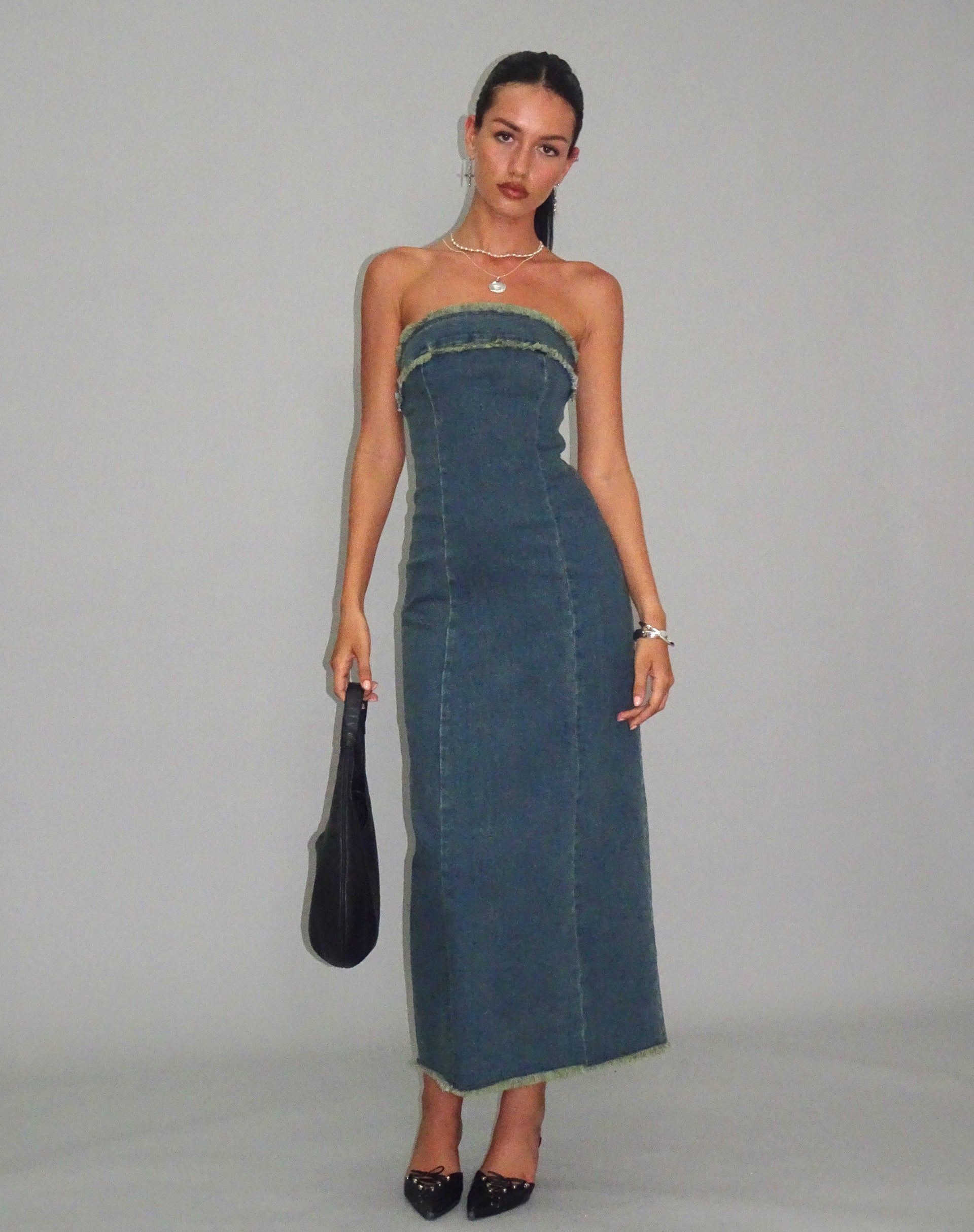 Immagine di Atun Denim Bandeau Maxi Dress in marrone blu lavaggio acido