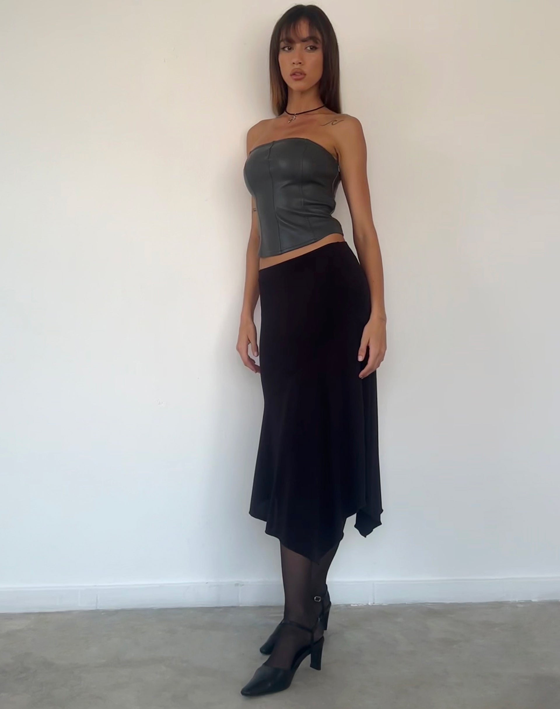 Immagine di Audy Crop Top a fascia in PU grigio ardesia