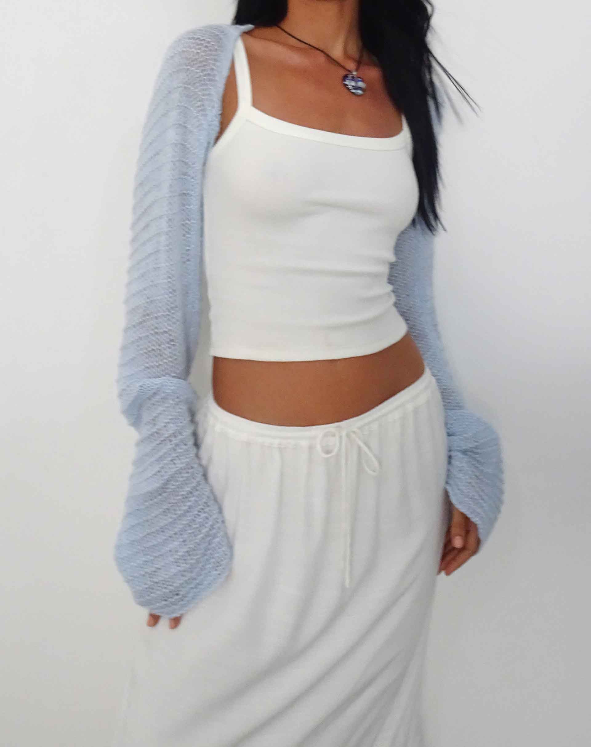 Immagine di Nobila Shrug Top in Baby Blue